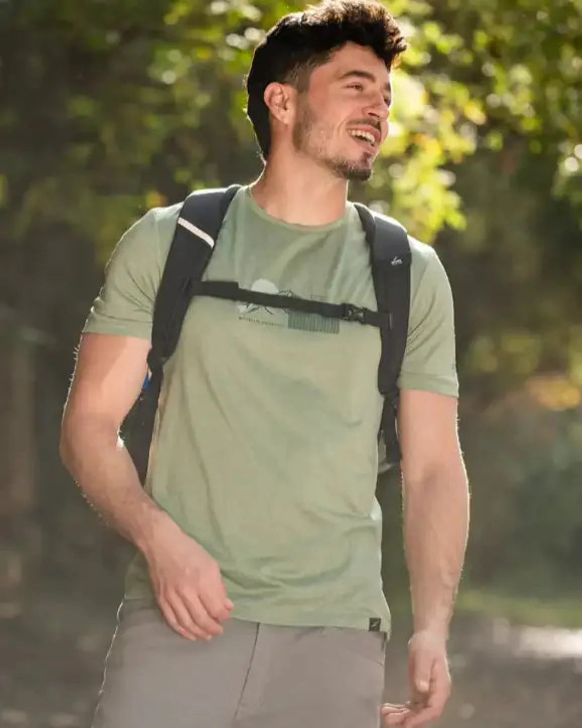 תרמיל יום Outdoor Revolution Tennessee 30L בצבע שחור עם רצועת חזה ורתמה ארגונומית מרופדת
