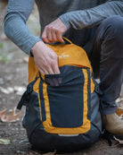 תרמיל יום Outdoor Revolution Tennessee 30L בצבע צהוב כאמל עם תא מרופד ללפטופ, מבט פתוח