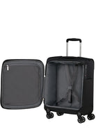 תא פנימי פתוח במזוודת עליה למטוס Samsonite Base Breeze עם רצועות אלסטיות ובטנה אנטיבקטריאלית, מבט על הפנים הפתוח