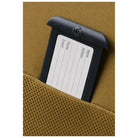 תקריב תג זיהוי אישי מובנה במזוודת Samsonite D'lite 78cm לרישום שם כתובת וטלפון על בד בליסטיק בצבע חרדל