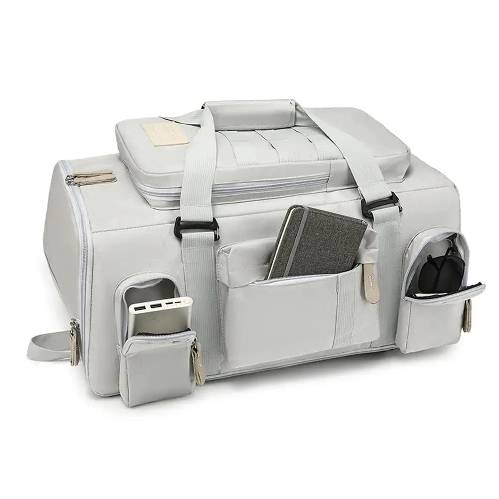 תיק עליה SanTiaoRen SkyPack 42L בצבע אפור במצב דאפל עם הדגמת תאי צד לסוללה, משקפיים ומחברת