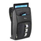 תיק קרוס בודי SOLO New York דגם Active Tablet Sling עם תא מרופד לטאבלט עד שלוש עשרה אינץ, מבט חזית באלכסון