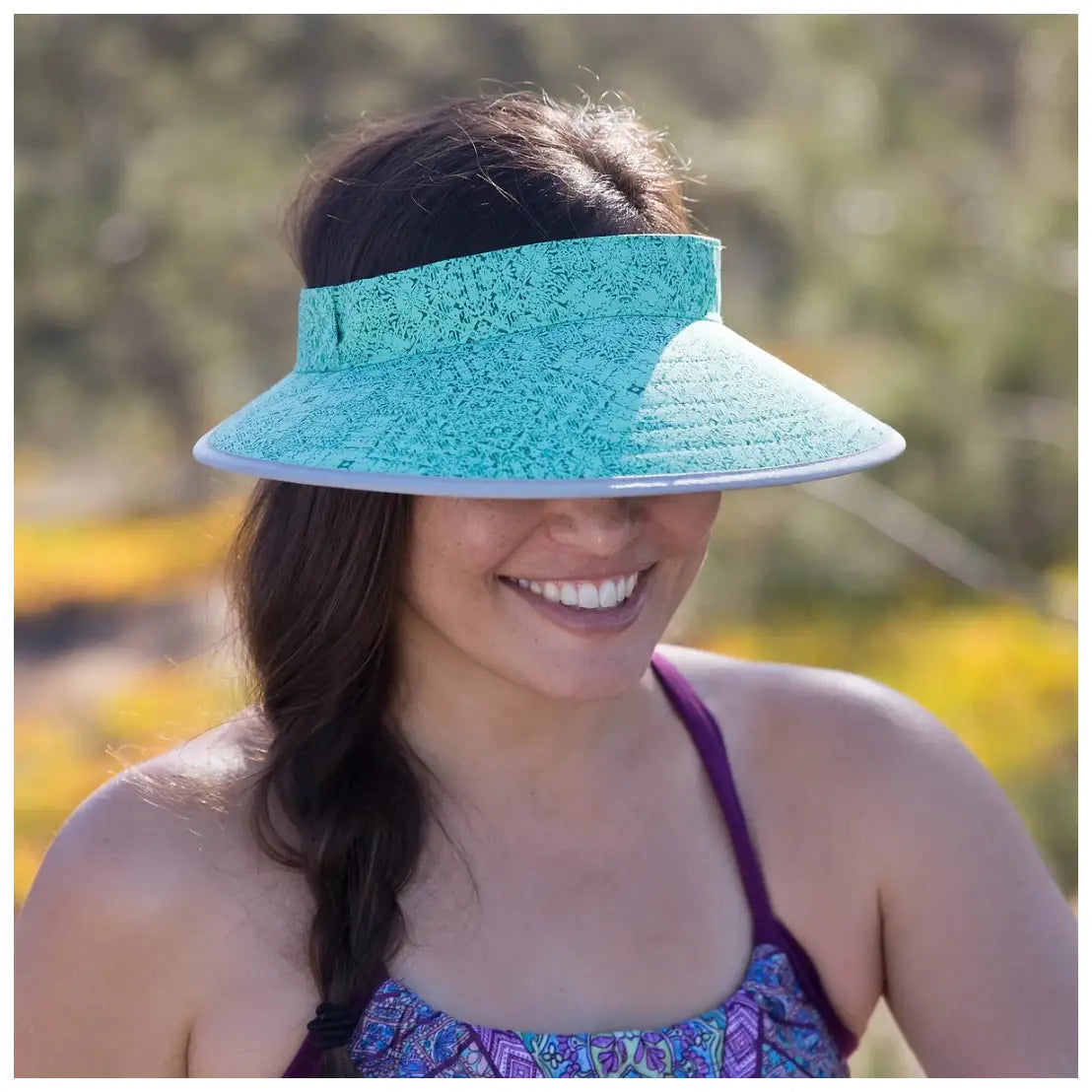 מצחיית שמש רחבה Sunday Afternoons Sport Visor בזמן פעילות בחוץ