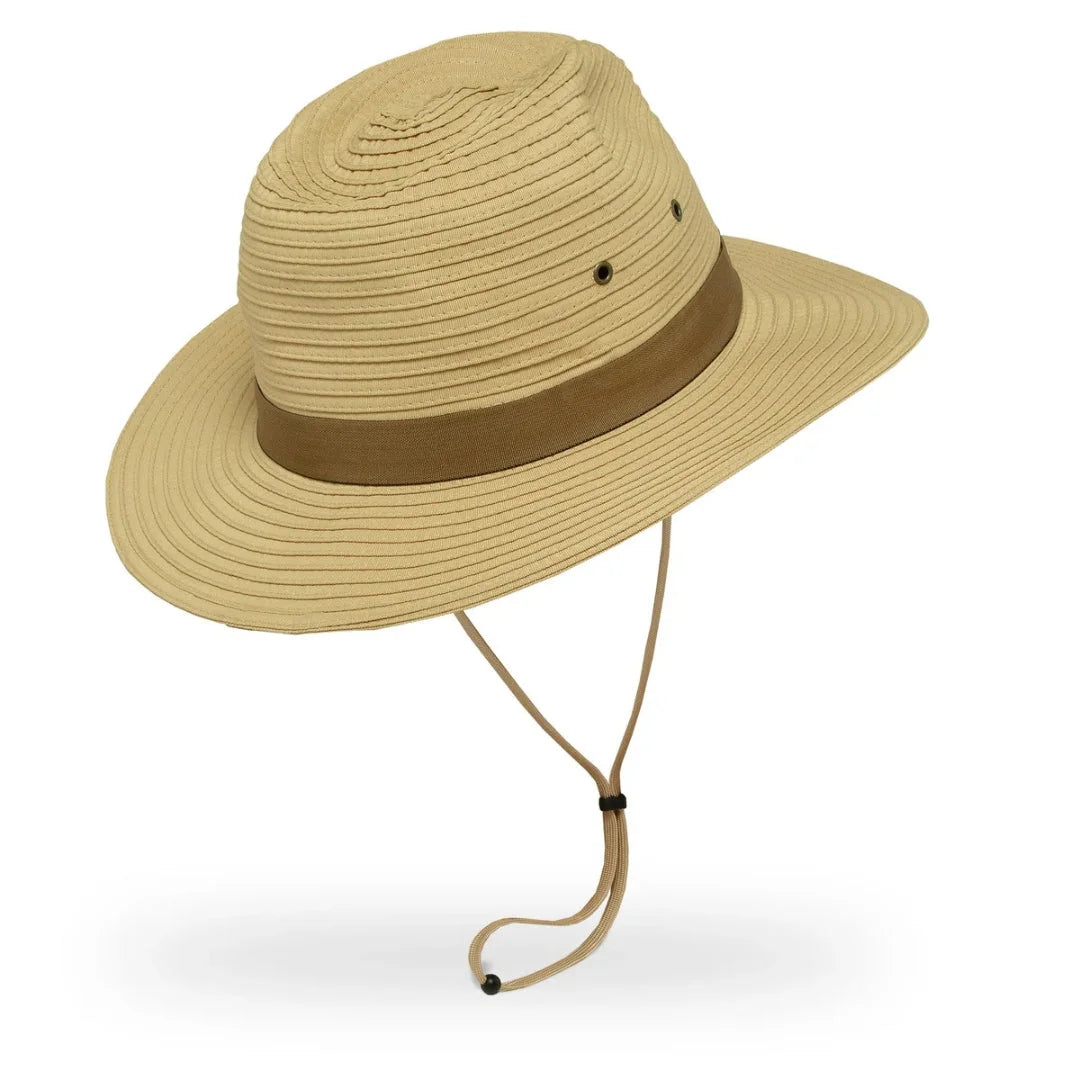 כובע הגנה מהשמש Sunday Afternoons Ventura Hat בצבע בז' מתקפל, עשוי 100% פוליאסטר קל משקל 136 גרם, UPF 50+, מבט צד