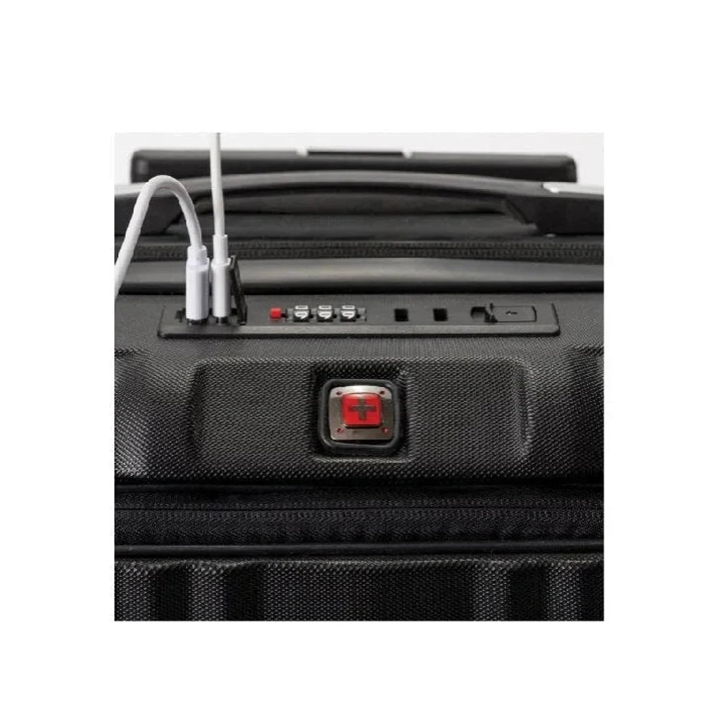 תקריב שקע USB ומנעול TSA עם קוד בראש מזוודת SWISS Executive שחור עסקים עליה למטוס