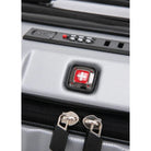 מנעול TSA ושקע USB חיצוני במזוודת עסקים SWISS Executive כסף לטעינת מכשירים בנסיעה
