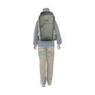 תרמיל יום טקטי Tatonka EDC Pack 30 BC בצבע זית בשימוש על הגב, נפח 30-35 ליטר לטיול יומי
