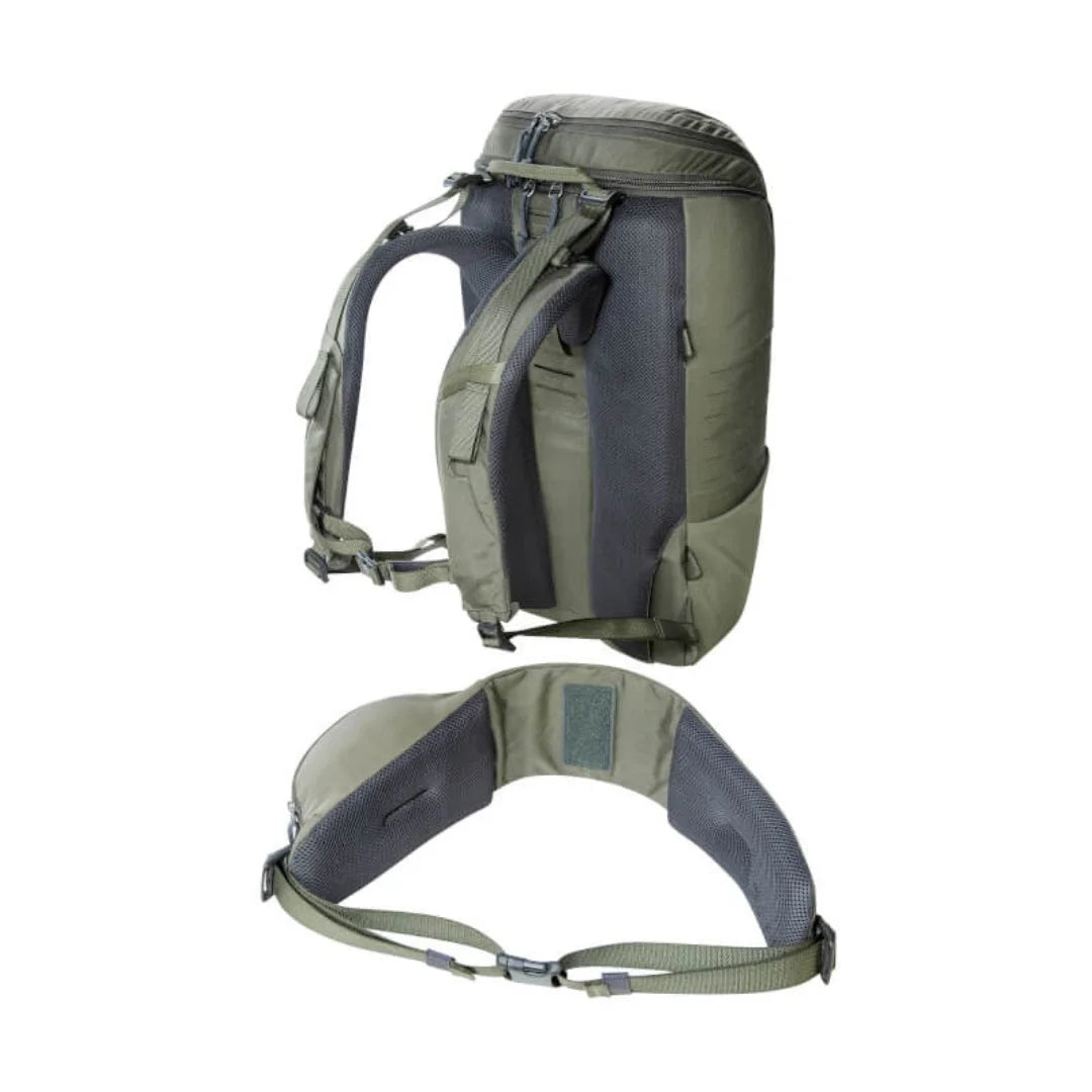 תרמיל יום טקטי Tatonka EDC Pack 30 BC בצבע זית, מבט צד עם חגורת מותניים נשלפת לשימוש כ-Hip Bag