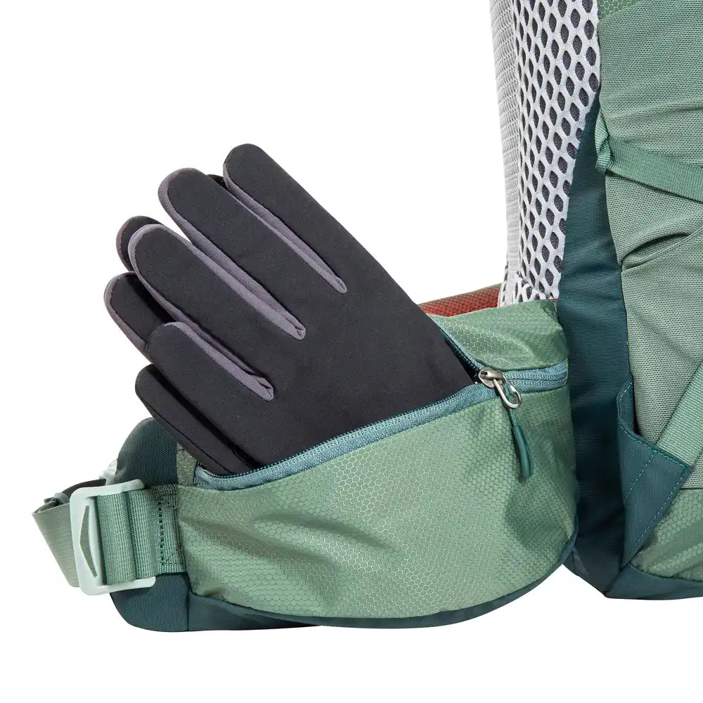 תרמיל טיולים TATONKA Pyrox 45+10 בצבע ירוק, כיס אחסון על רצועת המותן עם כפפות ציוד בגישה מהירה