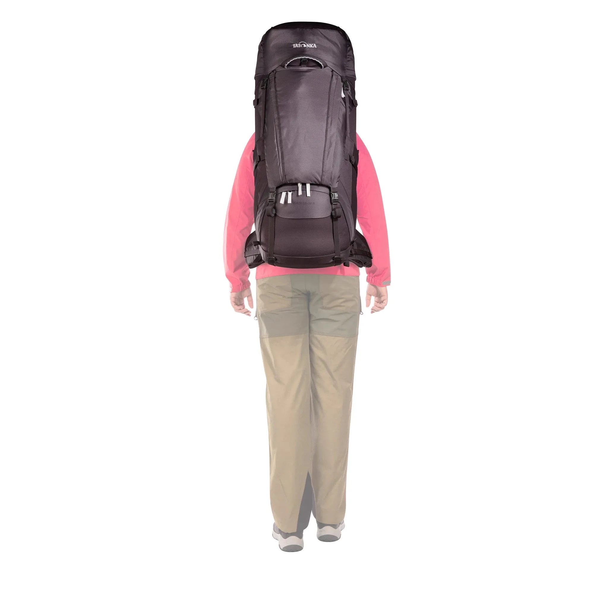 תרמיל טרקים נשים TATONKA Yukon 60+10 ליטר בצבע שחור, על גב מטיילת במבט מאחור, התאמת גוף אישה