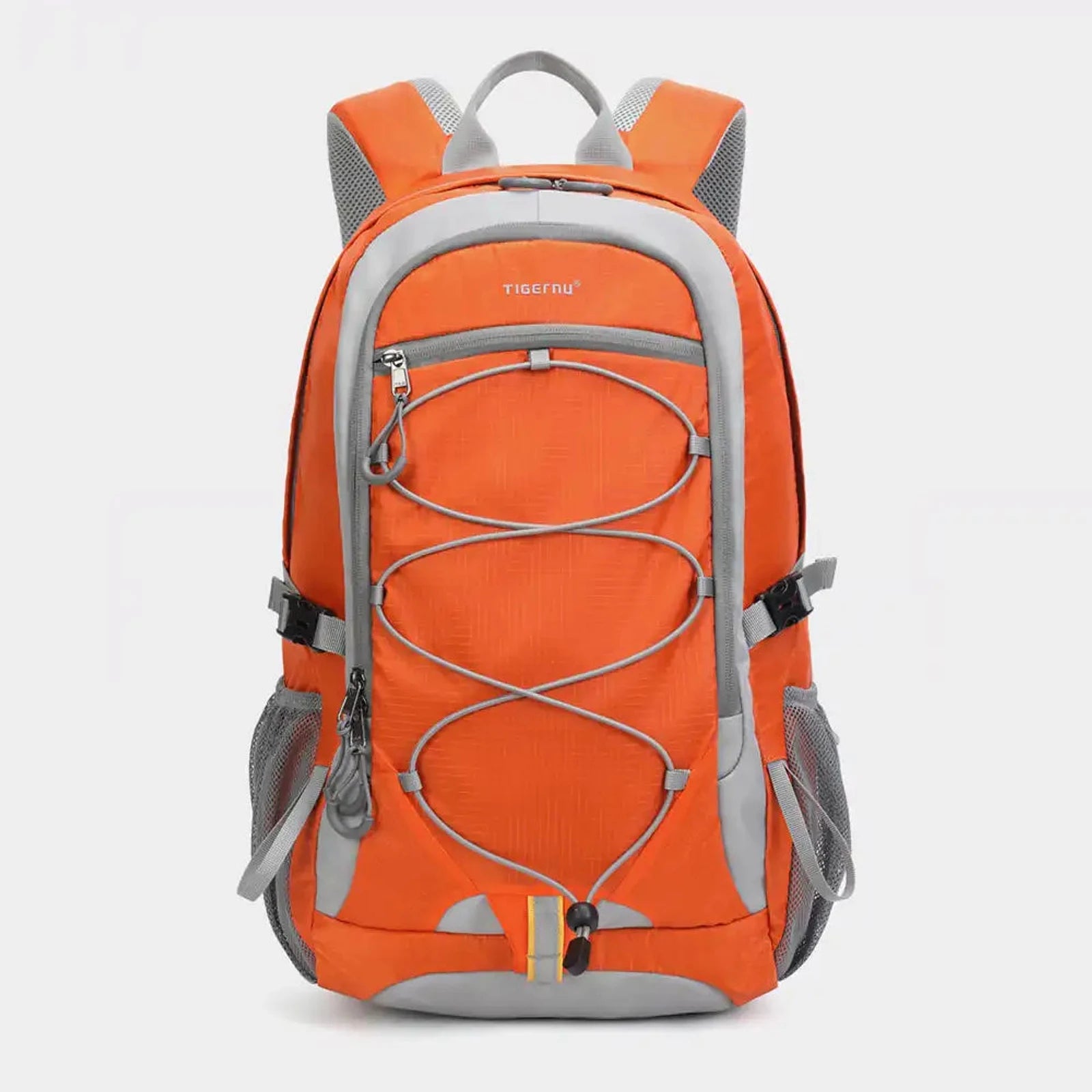 תרמיל Tigernu Casual Sport T-B9500 בצבע כתום, נפח 28 ליטר עם תא למחשב 15.6 אינץ ורוכסן כפול, חזית