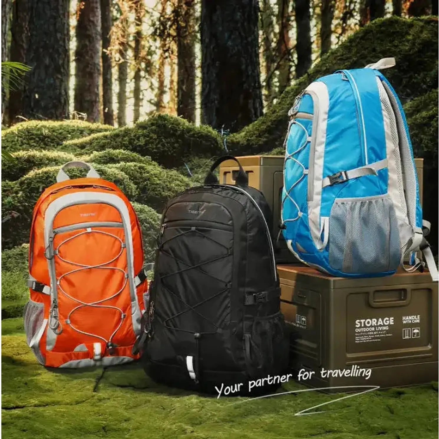 שלושת צבעי תרמיל Tigernu Casual Sport T-B9500 בנפח 28 ליטר, כתום שחור ותכלת בהדגמת טבע חוץ