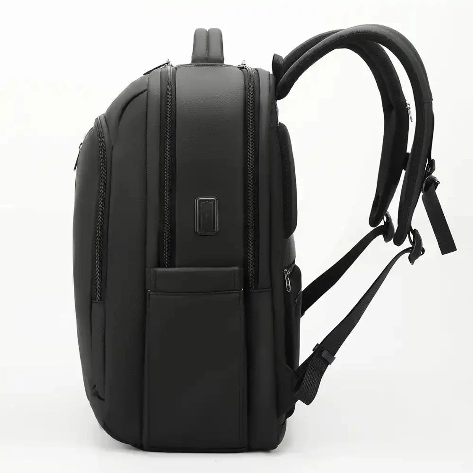 תיק גב Tigernu 17 אינץ׳ בפרופיל צד המדגיש עומק רחב שקע USB חיצוני מובנה כיס צדי רוכסן ורצועות כתף וחזה מרופדות