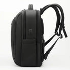 תיק גב Tigernu 17 אינץ׳ בפרופיל צד המדגיש עומק רחב שקע USB חיצוני מובנה כיס צדי רוכסן ורצועות כתף וחזה מרופדות