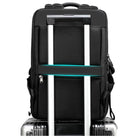 רצועת הטרולי האחורית של תיק גב Tigernu דגם T-B3982 למחשב נייד 15.6 אינץ' מתלבשת על ידית המזוודה