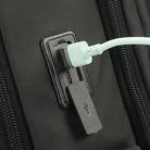 תיק גב Tigernu T-B9600 תקריב על שקע טעינה USB ו-Type C בצד התיק עם כיסוי סיליקון מוגן גשם