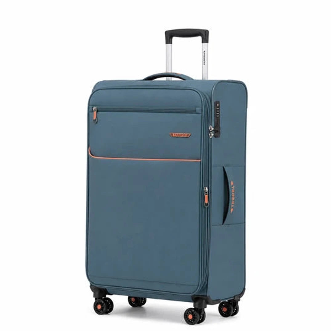 מזוודת TROOPER Montreal B-lite II גדולה 28 אינץ' תכלת עם פסי כתום, נפח מתרחב עד 120 ליטר, רוכסן הרחבה ומשקל 2.9 ק"ג