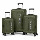 סט מזוודות TUCCI LEGGERO שלישייה בצבע ירוק זית, שלוש מזוודות בד בגדלים 20, 24 ו-28 אינץ׳ מסודרות זו לצד זו על רקע בהיר