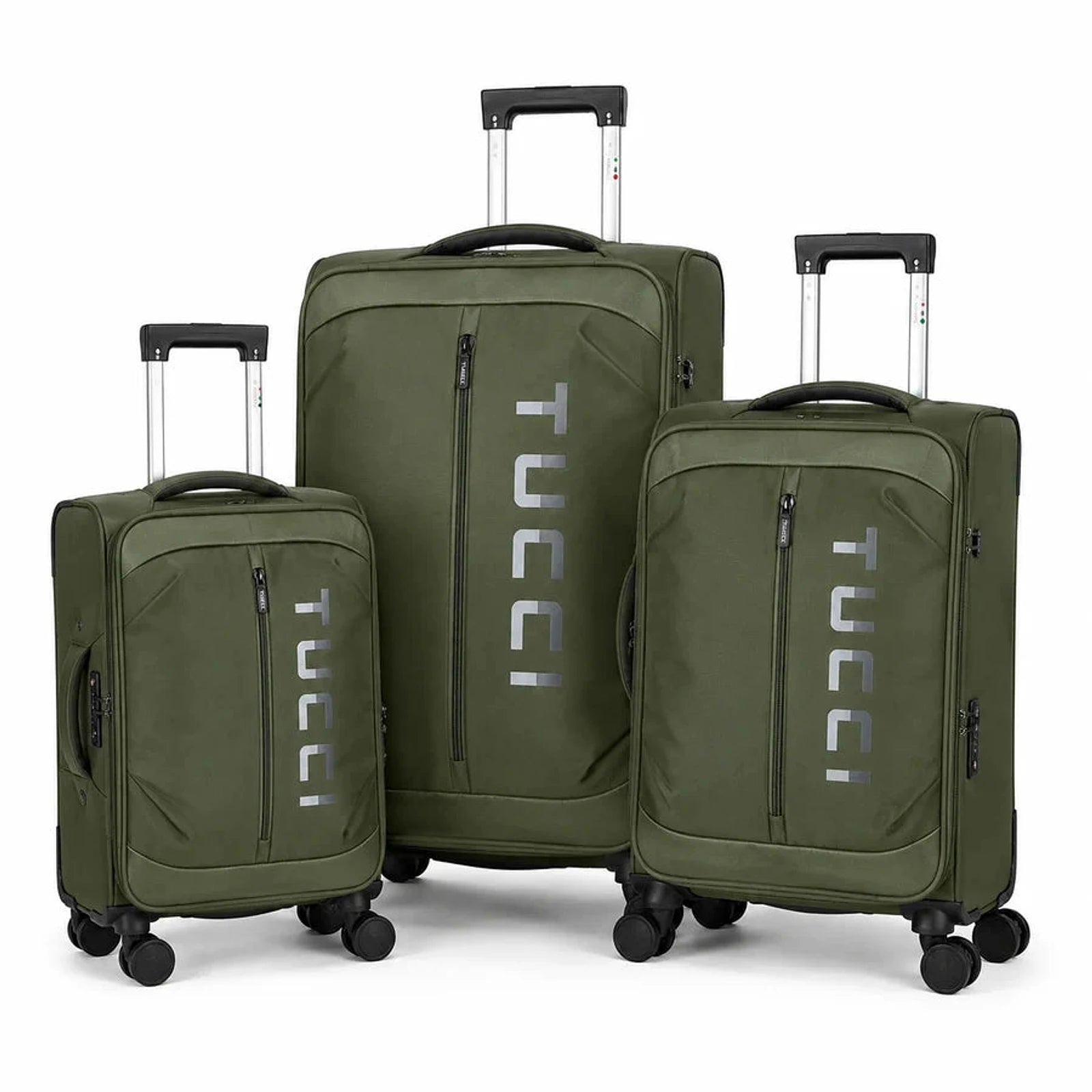 סט מזוודות TUCCI LEGGERO שלישייה בצבע ירוק זית, שלוש מזוודות בד בגדלים 20, 24 ו-28 אינץ׳ מסודרות זו לצד זו על רקע בהיר