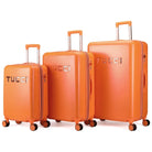 סט שלוש מזוודות קשיחות מתרחבות TUCCI דגם RECCOLTO בצבע כתום, עיצוב איטלקי עם מנעול TSA וגלגלי ספינר, מבט תלת רבעי