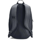 מבט אחורי על רצועות הגב המרופדות של תיק Under Armour Hustle Lite 26L אפור
