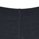 תקריב אזור המותניים האחוריים של גטקס Wilderness Wear Light Merino, תפר מרכזי ובד צמר מרינו אוסטרלי טהור