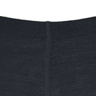 תקריב אזור המותניים האחוריים של גטקס Wilderness Wear Light Merino, תפר מרכזי ובד צמר מרינו אוסטרלי טהור