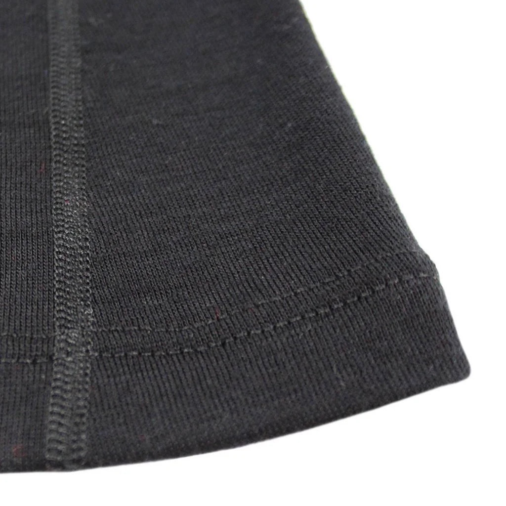 קלוז-אפ שולי חולצה ותפר צד של חולצה תרמית Wilderness Wear Light Merino, בד מרינו 160 גרם, גימור מקצועי