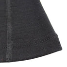 קלוז-אפ שולי חולצה ותפר צד של חולצה תרמית Wilderness Wear Light Merino, בד מרינו 160 גרם, גימור מקצועי